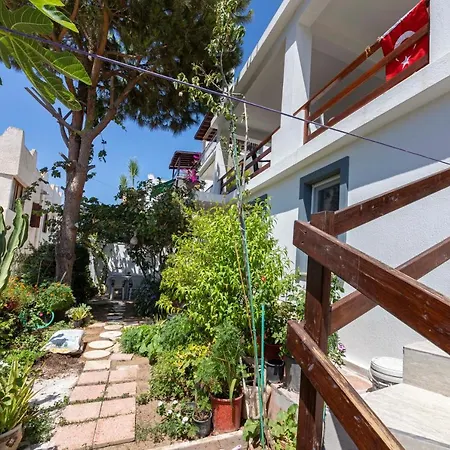 Cozy House With Shared Pools Near Beach In Bodrum *