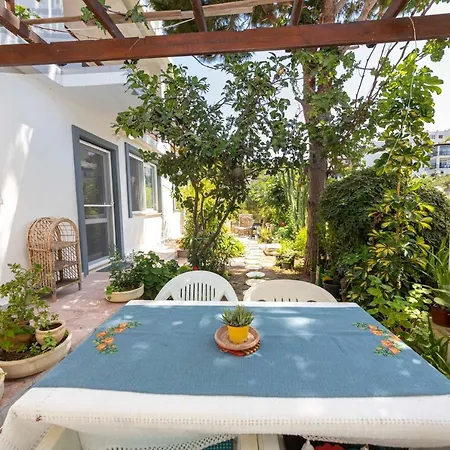 Cozy House With Shared Pools Near Beach In Bodrum * Giris